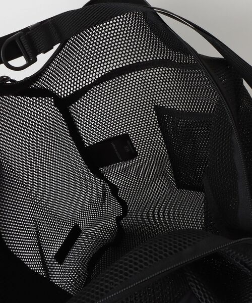 fridge（フリッジ）の「【DANNER x ULTRA HEAVY】ダナー ウルトラヘビー Softmesh Shoulder Bag（ショルダーバッグ・メンズ・ブラック・ONESIZE）」の4枚目の写真