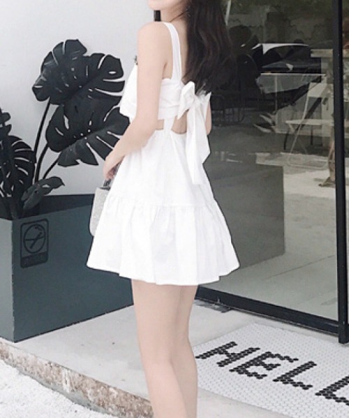 Mejoul（メジュール）の「【2026春夏新作】バックリボンギャザーフレアミニワンピース（ワンピース・レディース・ブラック/ホワイト・M/L）」の3枚目の写真
