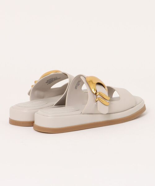 STEVE MADDEN（スティーブマデン）の「フラットサンダル/S.MADDEN BAY-RIDGE-XS（サンダル・レディース・ブラック/アイボリー・23.0cm/24.5cm/24.0cm/23.5-24/23.5cm/22.5cm）」の6枚目の写真