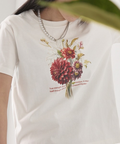 ELUNIS(エルニス)の「フラワーグラフィックTシャツ(Tシャツ/カットソー・レディース・ホワイト/ブラック・FREE)」の8枚目の写真