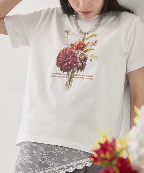ELUNIS(エルニス)の「フラワーグラフィックTシャツ(Tシャツ/カットソー・レディース・ホワイト/ブラック・FREE)」の9枚目の写真