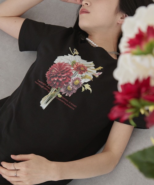 ELUNIS(エルニス)の「フラワーグラフィックTシャツ(Tシャツ/カットソー・レディース・ホワイト/ブラック・FREE)」の11枚目の写真