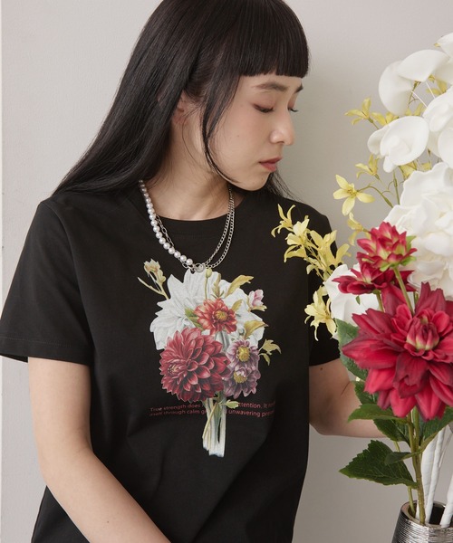 ELUNIS(エルニス)の「フラワーグラフィックTシャツ(Tシャツ/カットソー・レディース・ホワイト/ブラック・FREE)」の12枚目の写真