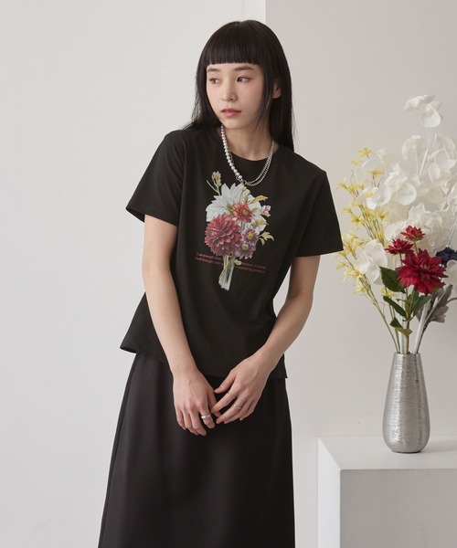 ELUNIS(エルニス)の「フラワーグラフィックTシャツ(Tシャツ/カットソー・レディース・ホワイト/ブラック・FREE)」の14枚目の写真