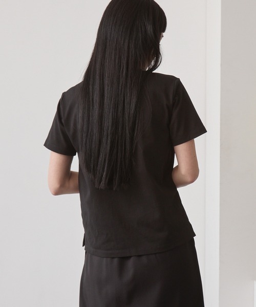 ELUNIS(エルニス)の「フラワーグラフィックTシャツ(Tシャツ/カットソー・レディース・ホワイト/ブラック・FREE)」の16枚目の写真