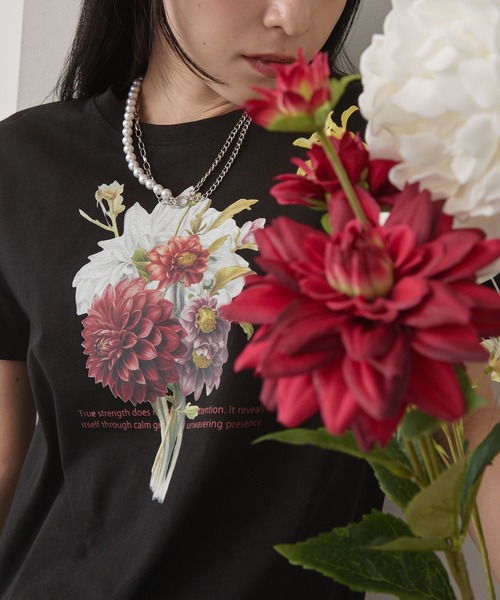 ELUNIS(エルニス)の「フラワーグラフィックTシャツ(Tシャツ/カットソー・レディース・ホワイト/ブラック・FREE)」の18枚目の写真