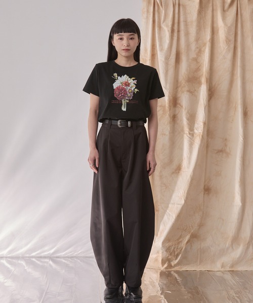 ELUNIS(エルニス)の「フラワーグラフィックTシャツ(Tシャツ/カットソー・レディース・ホワイト/ブラック・FREE)」の22枚目の写真