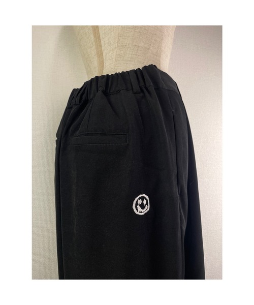 WORLD WIDE LOVE!（ワールドワイドラブ）の「デッドスマイルカーヴィーパンツ（その他パンツ・レディース・スミクロ/ブラック・1）」の6枚目の写真