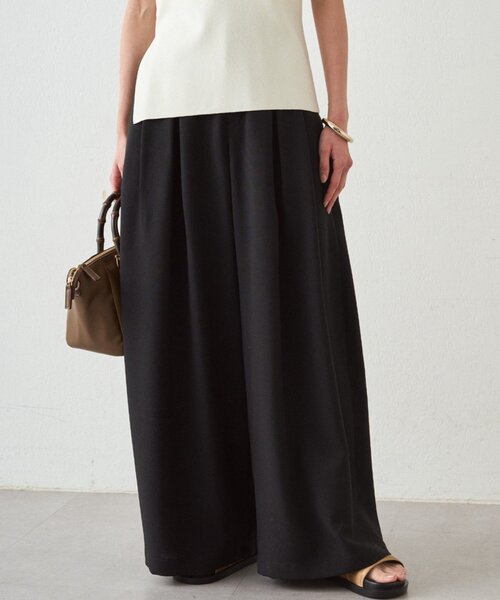 LOUNGEDRESS(ラウンジドレス)の「タックワイドルーズパンツ(その他パンツ・レディース・ブラック/ベージュ・MEDIUM/SMALL)」の1枚目の写真