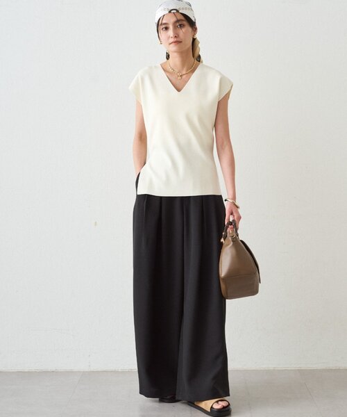 LOUNGEDRESS(ラウンジドレス)の「タックワイドルーズパンツ(その他パンツ・レディース・ブラック/ベージュ・MEDIUM/SMALL)」の3枚目の写真