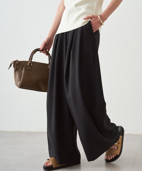 LOUNGEDRESS(ラウンジドレス)の「タックワイドルーズパンツ(その他パンツ・レディース・ブラック/ベージュ・MEDIUM/SMALL)」の6枚目の写真