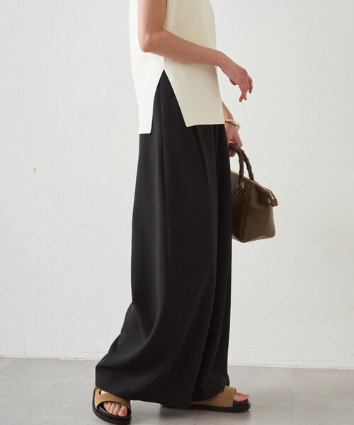 LOUNGEDRESS(ラウンジドレス)の「タックワイドルーズパンツ(その他パンツ・レディース・ブラック/ベージュ・MEDIUM/SMALL)」の8枚目の写真