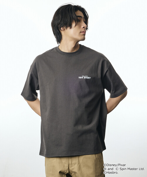 FREAK'S STORE(フリークスストア)の「限定展開 TOY STORY トイ・ストーリー 別注 バックプリント クルーネック Tシャツ MADE TO PLAY(Tシャツ/カットソー・メンズ・ホワイト/アッシュグレー/スミクロ/ネイビー・LARGE/MEDIUM/SMALL)」の5枚目の写真
