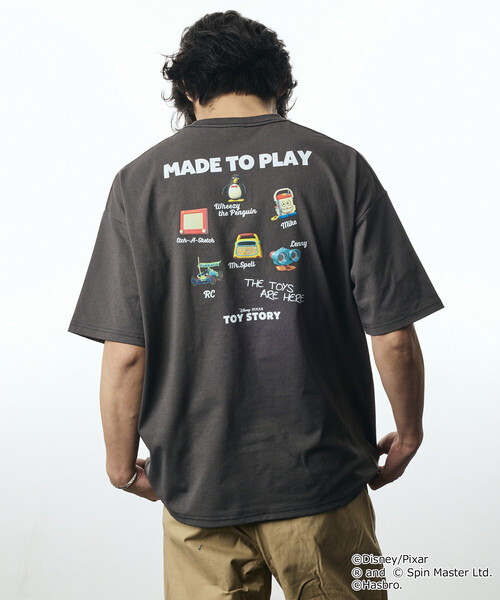 FREAK'S STORE(フリークスストア)の「限定展開 TOY STORY トイ・ストーリー 別注 バックプリント クルーネック Tシャツ MADE TO PLAY(Tシャツ/カットソー・メンズ・ホワイト/アッシュグレー/スミクロ/ネイビー・LARGE/MEDIUM/SMALL)」の7枚目の写真