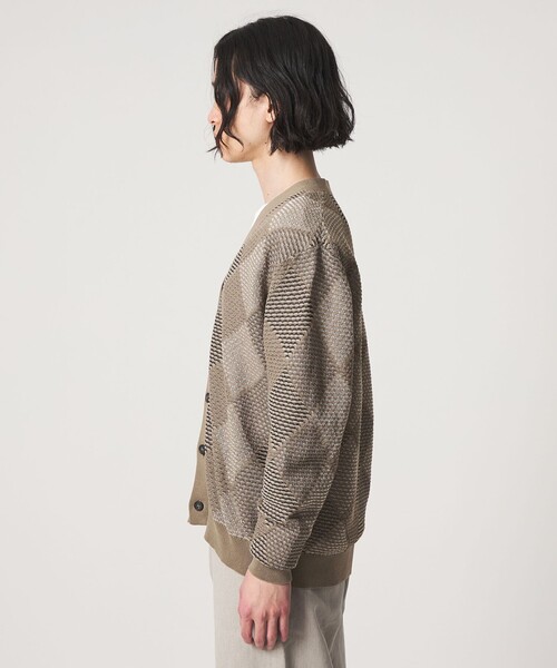 A DAY IN THE LIFE UNITED ARROWS(アデイインザライフユナイテッドアローズ)の「アブストラクト パターン Vネックカーディガン-ウォッシャブル-<A DAY IN THE LIFE>(ニット/セーター・メンズ・ブラック/ベージュ/ネイビー・L/M)」の11枚目の写真