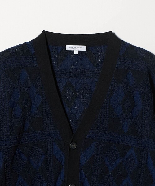 A DAY IN THE LIFE UNITED ARROWS(アデイインザライフユナイテッドアローズ)の「アブストラクト パターン Vネックカーディガン-ウォッシャブル-<A DAY IN THE LIFE>(ニット/セーター・メンズ・ブラック/ベージュ/ネイビー・L/M)」の14枚目の写真