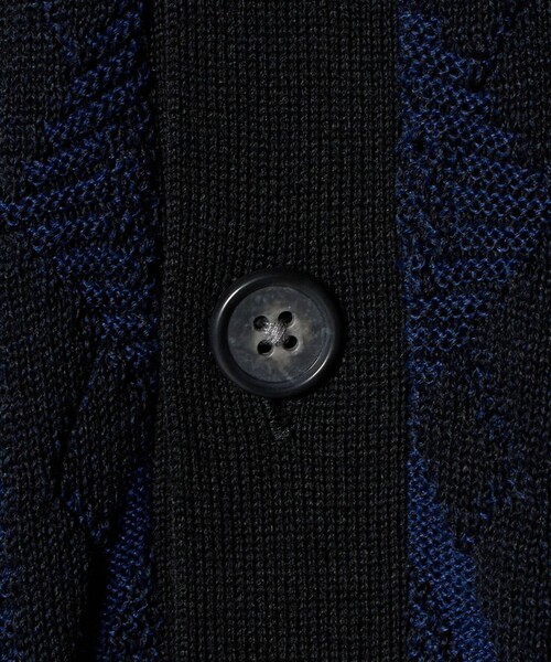 A DAY IN THE LIFE UNITED ARROWS(アデイインザライフユナイテッドアローズ)の「アブストラクト パターン Vネックカーディガン-ウォッシャブル-<A DAY IN THE LIFE>(ニット/セーター・メンズ・ブラック/ベージュ/ネイビー・L/M)」の16枚目の写真