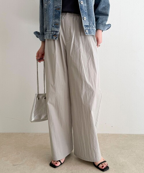 fredy emue（フレディエミュ）の「コットンナイロンタックギャザーパンツ（その他パンツ・レディース・ライトグレー/ブラウン/ブラック・38/36）」の3枚目の写真