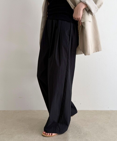 fredy emue（フレディエミュ）の「コットンナイロンタックギャザーパンツ（その他パンツ・レディース・ライトグレー/ブラウン/ブラック・38/36）」の2枚目の写真