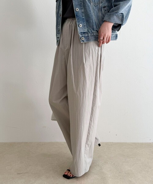 fredy emue（フレディエミュ）の「コットンナイロンタックギャザーパンツ（その他パンツ・レディース・ライトグレー/ブラウン/ブラック・38/36）」の9枚目の写真