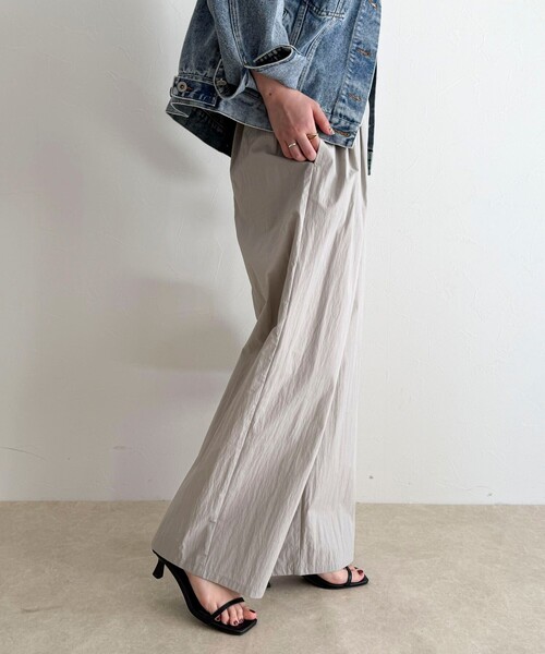 fredy emue（フレディエミュ）の「コットンナイロンタックギャザーパンツ（その他パンツ・レディース・ライトグレー/ブラウン/ブラック・38/36）」の11枚目の写真