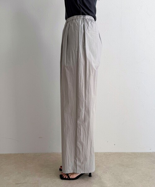 fredy emue（フレディエミュ）の「コットンナイロンタックギャザーパンツ（その他パンツ・レディース・ライトグレー/ブラウン/ブラック・38/36）」の14枚目の写真