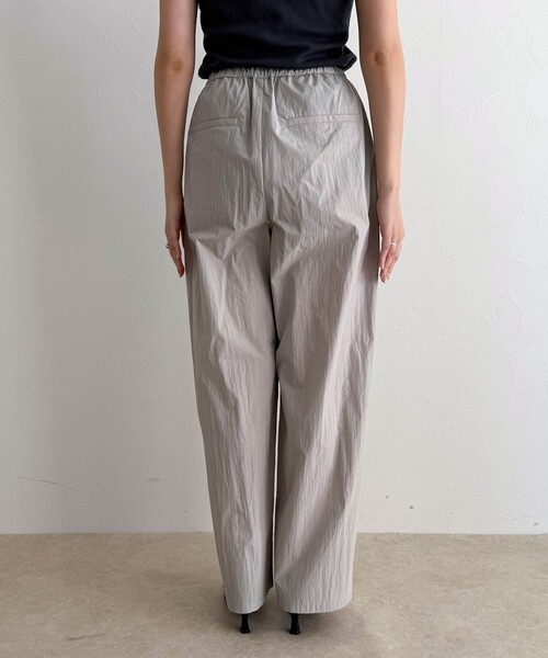 fredy emue（フレディエミュ）の「コットンナイロンタックギャザーパンツ（その他パンツ・レディース・ライトグレー/ブラウン/ブラック・38/36）」の15枚目の写真