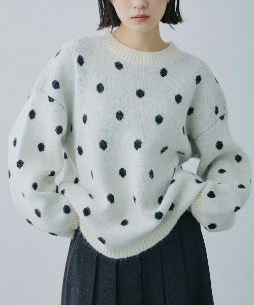 Mirette(ミレット)の「クラシックドット オーバーニットセーター / Classic Dot Oversized Knit Sweater(ニット/セーター・レディース・グレー/ホワイト/アッシュブラウン・FREE)」の2枚目の写真