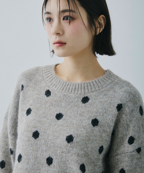 Mirette(ミレット)の「クラシックドット オーバーニットセーター / Classic Dot Oversized Knit Sweater(ニット/セーター・レディース・グレー/ホワイト/アッシュブラウン・FREE)」の5枚目の写真