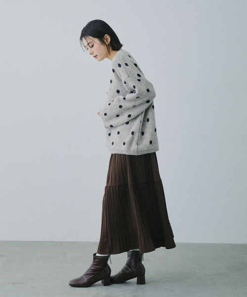 Mirette(ミレット)の「クラシックドット オーバーニットセーター / Classic Dot Oversized Knit Sweater(ニット/セーター・レディース・グレー/ホワイト/アッシュブラウン・FREE)」の10枚目の写真