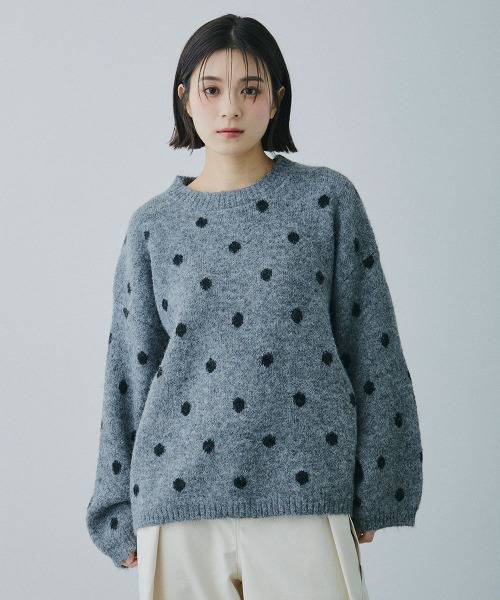 Mirette(ミレット)の「クラシックドット オーバーニットセーター / Classic Dot Oversized Knit Sweater(ニット/セーター・レディース・グレー/ホワイト/アッシュブラウン・FREE)」の13枚目の写真