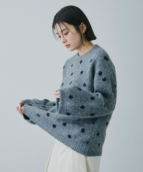 Mirette(ミレット)の「クラシックドット オーバーニットセーター / Classic Dot Oversized Knit Sweater(ニット/セーター・レディース・グレー/ホワイト/アッシュブラウン・FREE)」の14枚目の写真