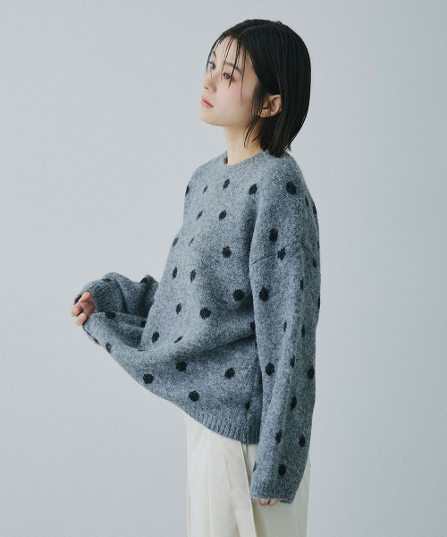 Mirette(ミレット)の「クラシックドット オーバーニットセーター / Classic Dot Oversized Knit Sweater(ニット/セーター・レディース・グレー/ホワイト/アッシュブラウン・FREE)」の15枚目の写真
