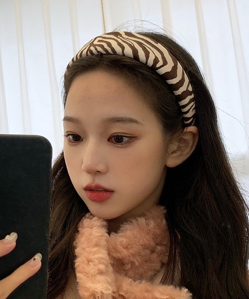 Miniministore(ミニミニストア)の「跡つかないカチューシャ ゼブラ柄 韓国風(カチューシャ・レディース・ブラウン/ブラック・FREE)」の2枚目の写真