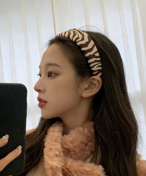 Miniministore(ミニミニストア)の「跡つかないカチューシャ ゼブラ柄 韓国風(カチューシャ・レディース・ブラウン/ブラック・FREE)」の6枚目の写真