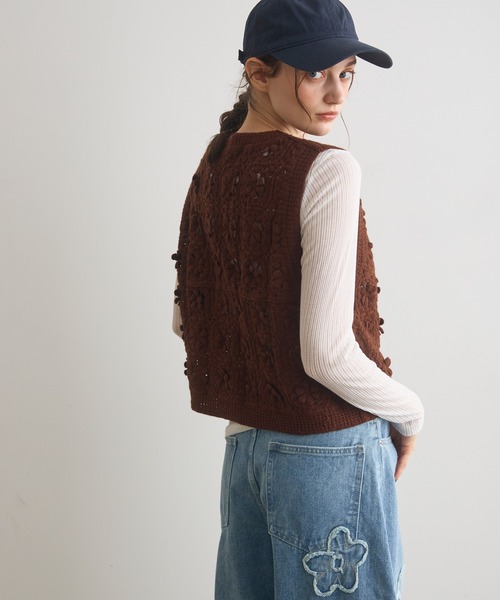 Crisp(クリスプ)の「フラワークロシェベスト(ベスト・レディース・ブラウン/アイボリー・FREE)」の11枚目の写真