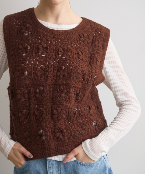 Crisp(クリスプ)の「フラワークロシェベスト(ベスト・レディース・ブラウン/アイボリー・FREE)」の13枚目の写真