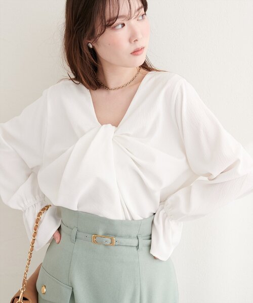 natural couture（ナチュラルクチュール）の「フロントねじりブラウス（シャツ/ブラウス・レディース・ピンク/オフホワイト/ブラック/サックスブルー・FREE）」の6枚目の写真