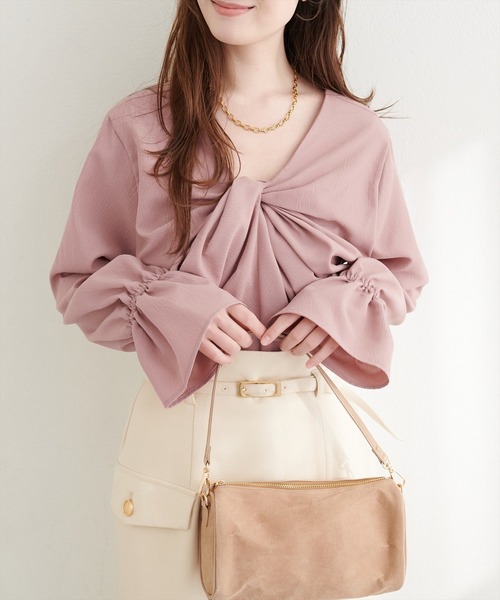 natural couture（ナチュラルクチュール）の「フロントねじりブラウス（シャツ/ブラウス・レディース・ピンク/オフホワイト/ブラック/サックスブルー・FREE）」の4枚目の写真