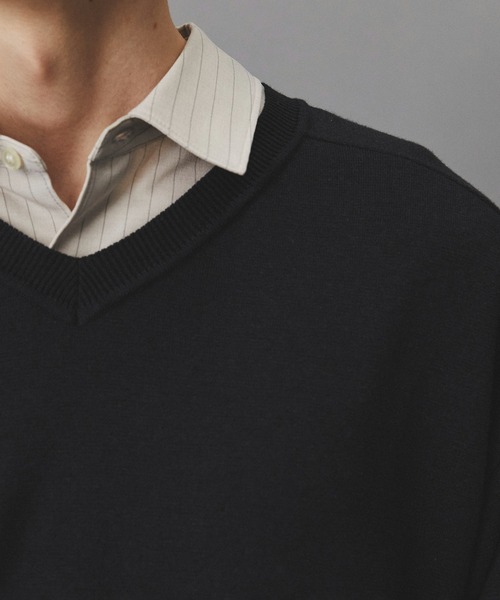 PUBLIC TOKYO（パブリックトウキョウ）の「シルクブレンドVネックニット /春服/ニット/ウォッシャブル（ニット/セーター・メンズ・ブルー/グリーン/ダークグレー・2/1）」の7枚目の写真