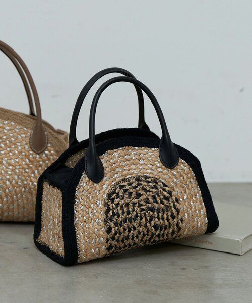 GALLARDAGALANTE(ガリャルダガランテ)の「【Jhuri Shate】ハーフサークルバッグ/S(トートバッグ・レディース・ブラック/ベージュ・FREE)」の3枚目の写真