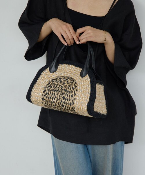 GALLARDAGALANTE(ガリャルダガランテ)の「【Jhuri Shate】ハーフサークルバッグ/S(トートバッグ・レディース・ブラック/ベージュ・FREE)」の4枚目の写真