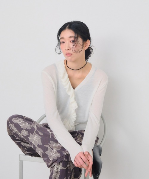 Shelly island(シェリーアイランド)の「フロントフリルカーディガン(カーディガン/ボレロ・レディース・ホワイト/チャコールグレー・FREE)」の4枚目の写真
