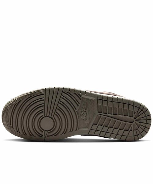 JORDAN BRAND（ジョーダンブランド）の「エア ジョーダン 1 LOW メンズシューズ / Air Jordan 1 Low Men's Shoes 553558-046 Olive Grey（スニーカー・メンズ・サンドグレー・30/29.5/29/28.5/28/27.5/27/26.5/26/25.5/25）」の4枚目の写真
