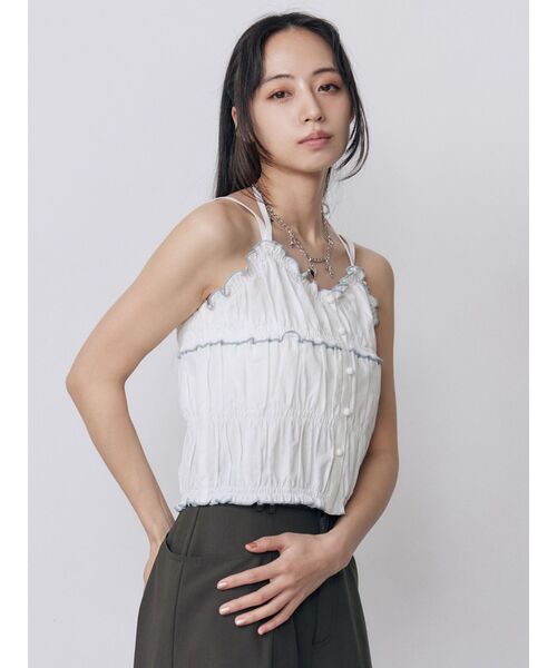 MURUA(ムルーア)の「バイカラーギャザーキャミソール(キャミソール・レディース・ブラウン/ホワイト/ブラック・FREE)」の13枚目の写真