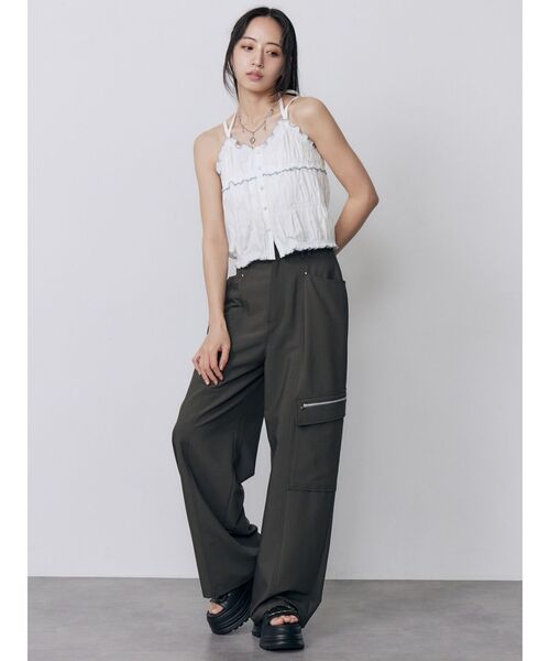 MURUA(ムルーア)の「バイカラーギャザーキャミソール(キャミソール・レディース・ブラウン/ホワイト/ブラック・FREE)」の18枚目の写真