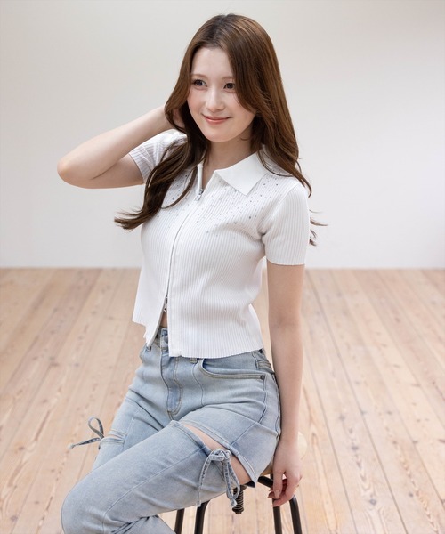 clear（クリア）の「ダブルジップ半袖ラインストーンニットトップス［骨格ウェーブ/カジュアル/Y2K］（ニット/セーター・レディース・オフホワイト/杢グレー/ブラック/グレー系その他・F）」の2枚目の写真