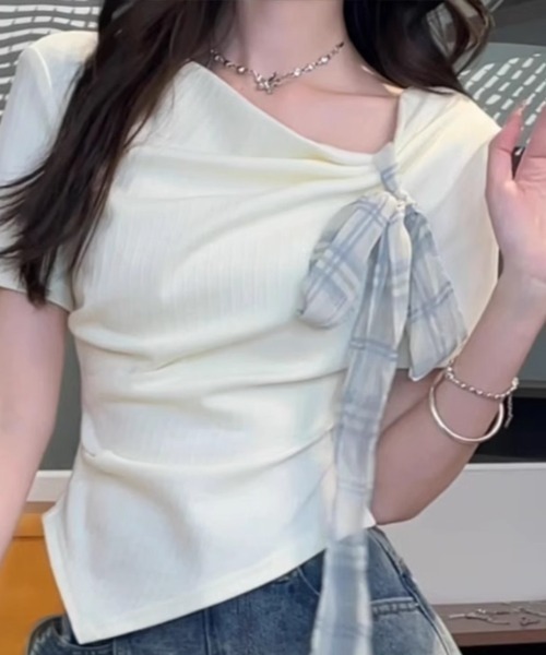 SallyLunn（サリーラン）の「【トレンドライク】チェックリボンアシンメトリートップス（Tシャツ/カットソー・レディース・アイボリー/グレー・MEDIUM/LARGE）」の3枚目の写真
