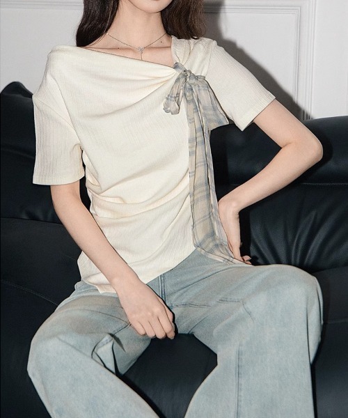 SallyLunn（サリーラン）の「【トレンドライク】チェックリボンアシンメトリートップス（Tシャツ/カットソー・レディース・アイボリー/グレー・MEDIUM/LARGE）」の6枚目の写真
