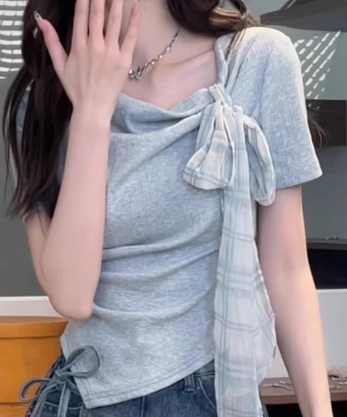 SallyLunn（サリーラン）の「【トレンドライク】チェックリボンアシンメトリートップス（Tシャツ/カットソー・レディース・アイボリー/グレー・MEDIUM/LARGE）」の9枚目の写真